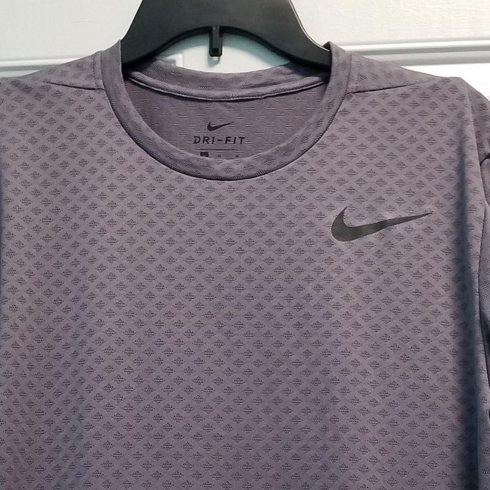 2/$30 NWT men's Nike size M dri-fit top - Picture 3 of 8